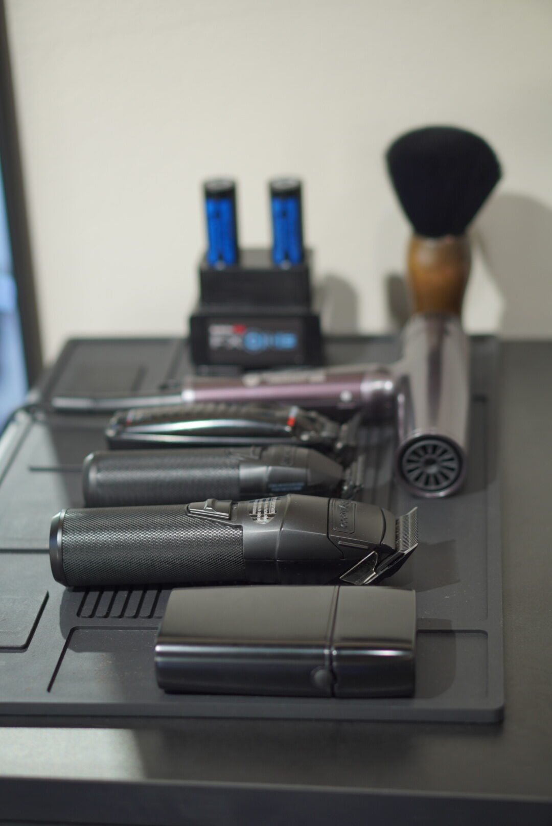 Clippers and tools at the station